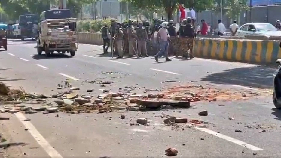 Violent protest again in Noida (Photo- Screengrab)