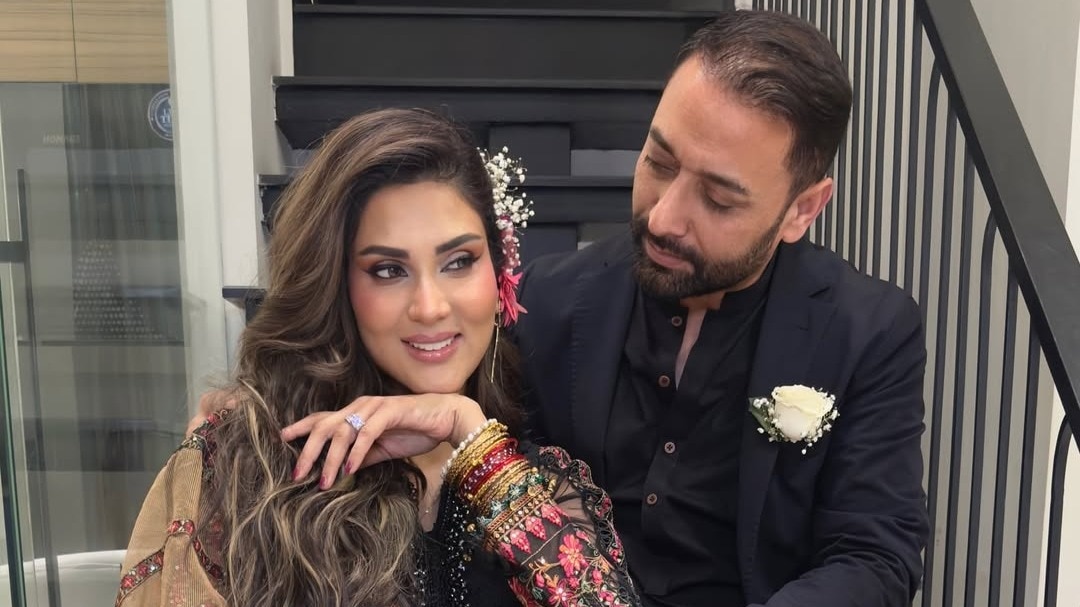 'बंद करो ये बेशर्मी', PAK एक्ट्रेस पर भड़की आवाम, पति ने की हदें पार