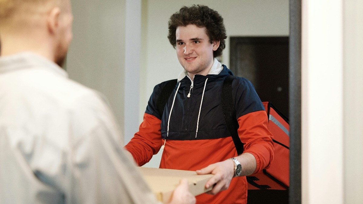 आज के समय में लोग पारंपरिक नौकरी छोड़कर नए विकल्पों को भी अपना रहे हैं. ( Photo: Pexels)