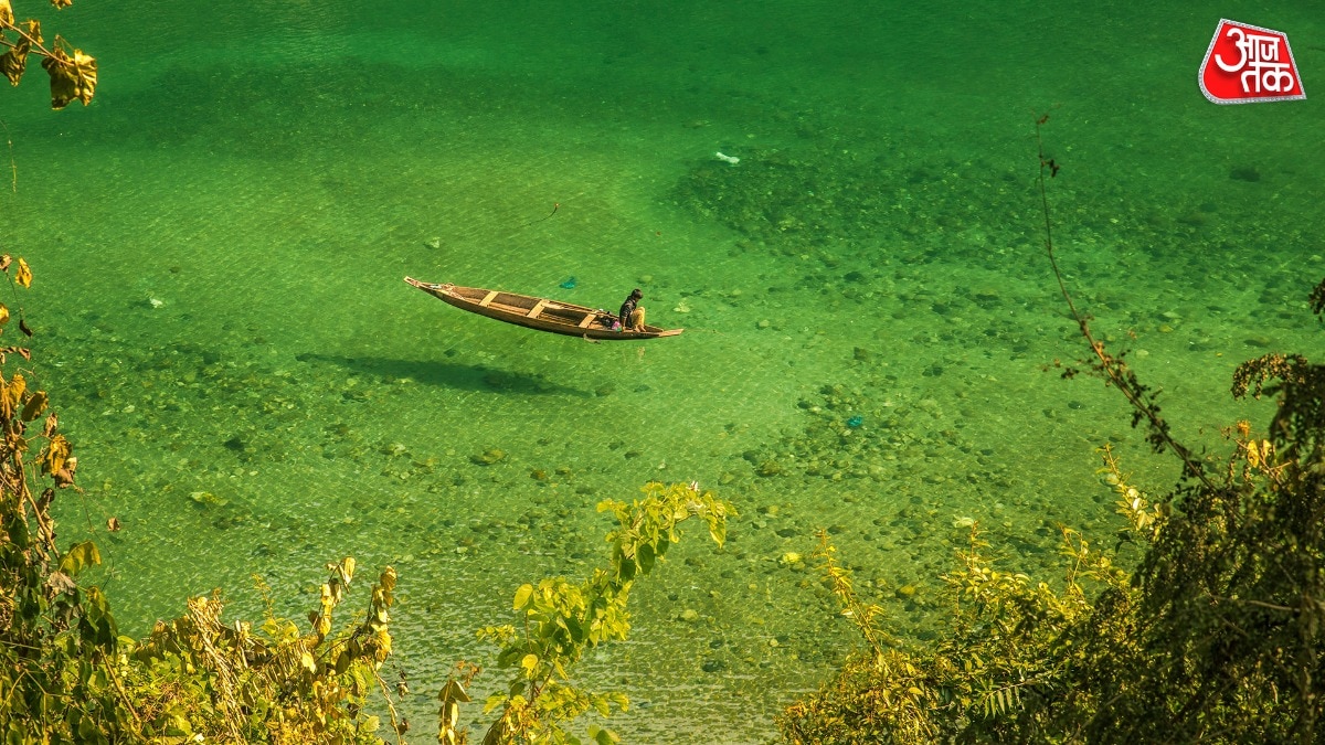 भारत की इस सुंदर नदी पर तैरती नहीं 'उड़ती' नजर आती हैं नावें