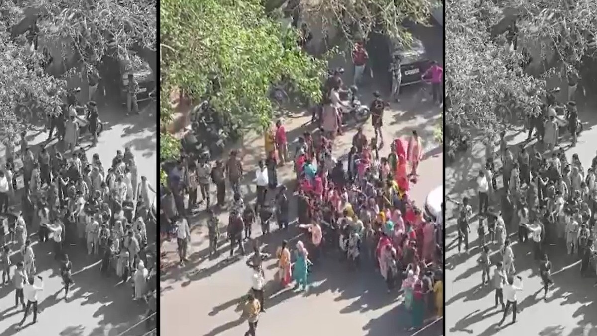 नोएडा में दूसरे दिन भी जारी है मेड्स का प्रदर्शन. (Photo: Screengrab)