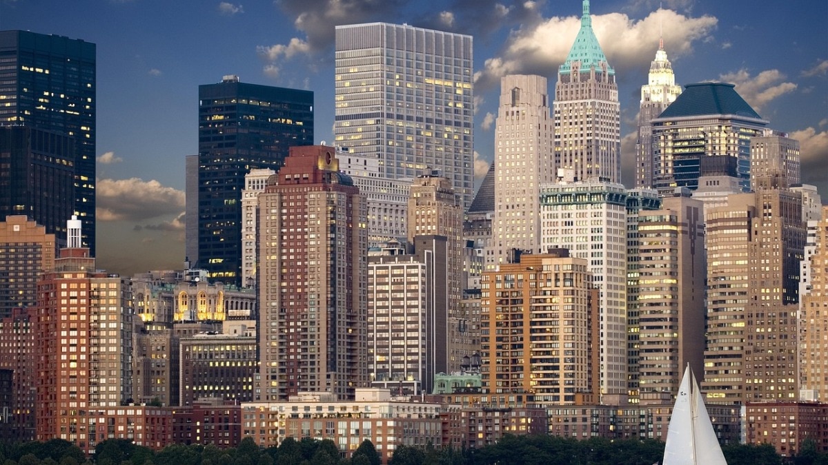 घरों की सेल गिरी, नौकरियों पर खतरा, ईरान युद्ध से अमेरिका के लोग बेहाल