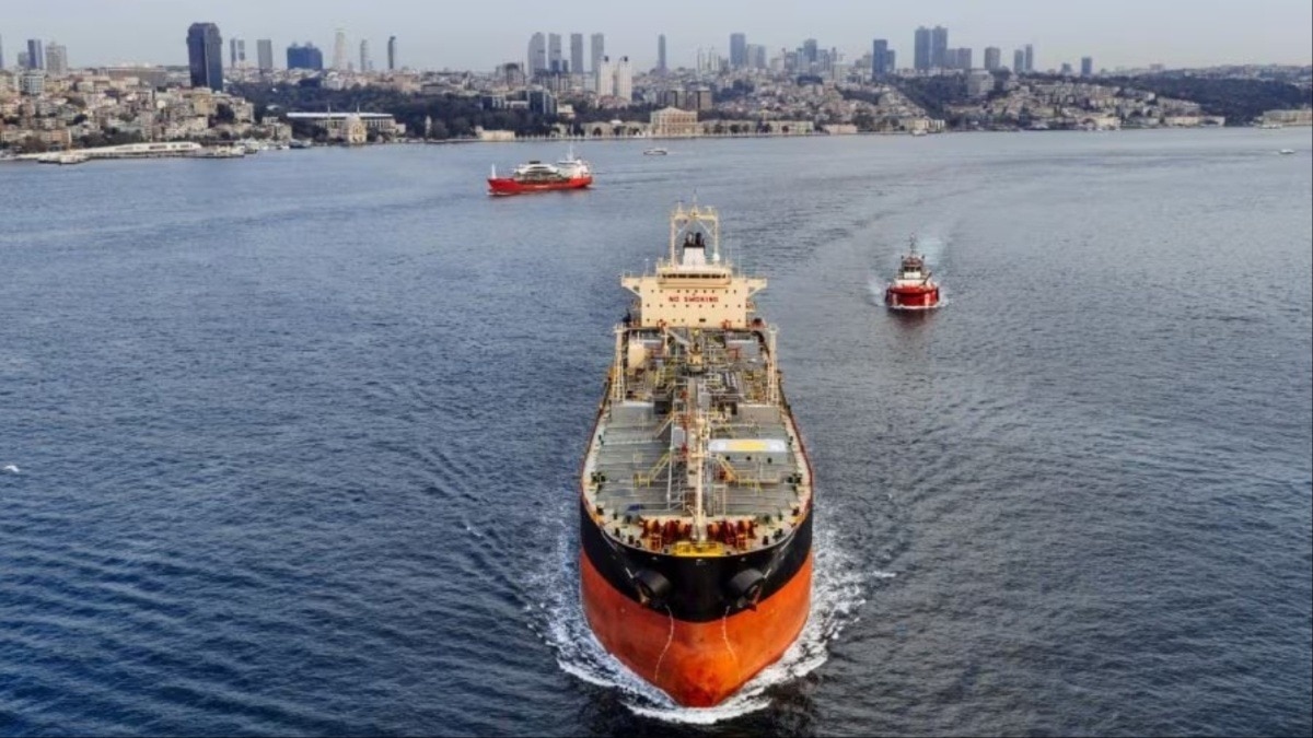 Strait of Hormuz, Iranian ship