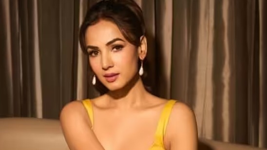 सोनल चौहान ने किया सपोर्ट (Photo Credit: Instagram/ Sonal Chauhan)