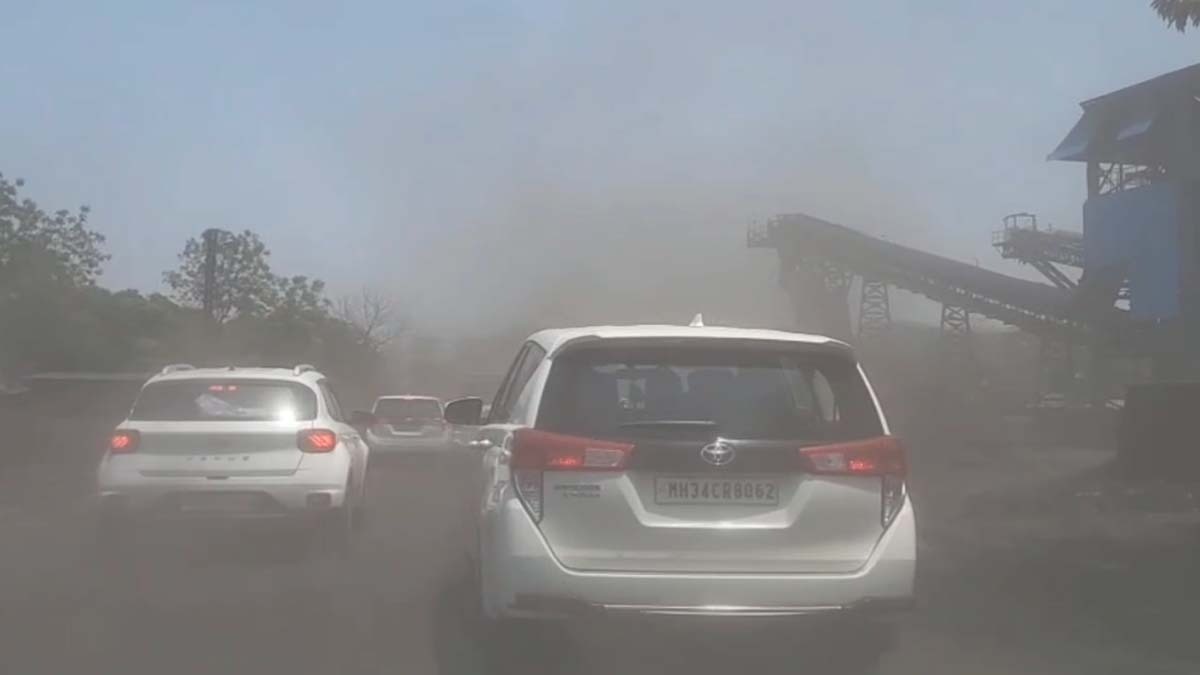 चारों तरफ उड़ती धूल, खुले में कोयले की ढुलाई से चंद्रपुर में बढ़ रहा प्रदूषण (Photo- ITG)