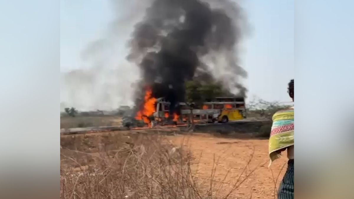 यादगीर से रायचूर की ओर जा रही थी कार. (Photo: Screengrab)