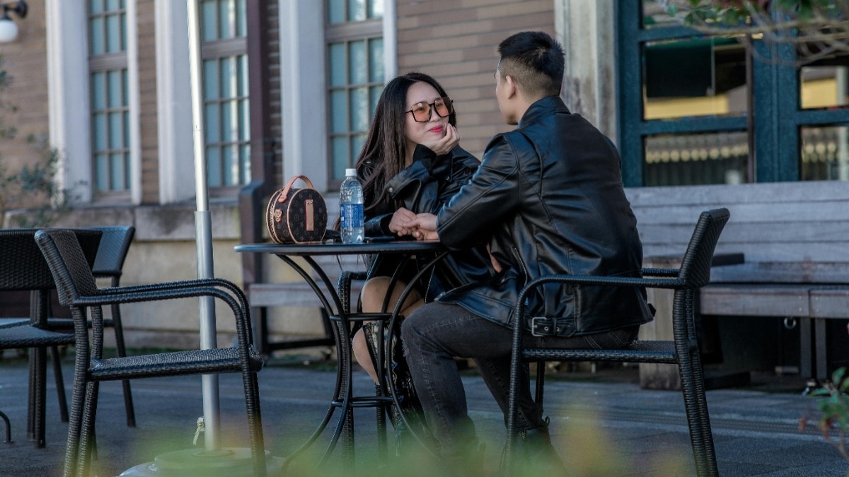 china job market, dating apps job search