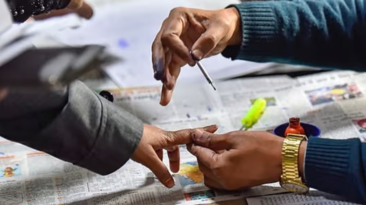 बूथ के चारों तरफ होगी 100 मीटर की 'लक्ष्मण रेखा' (File Photo)