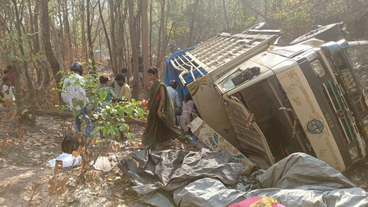 पश्चिम सिंहभूम के सेरेंग्सिया घाटी में पलट गया था वाहन. (Photo: ITG) 