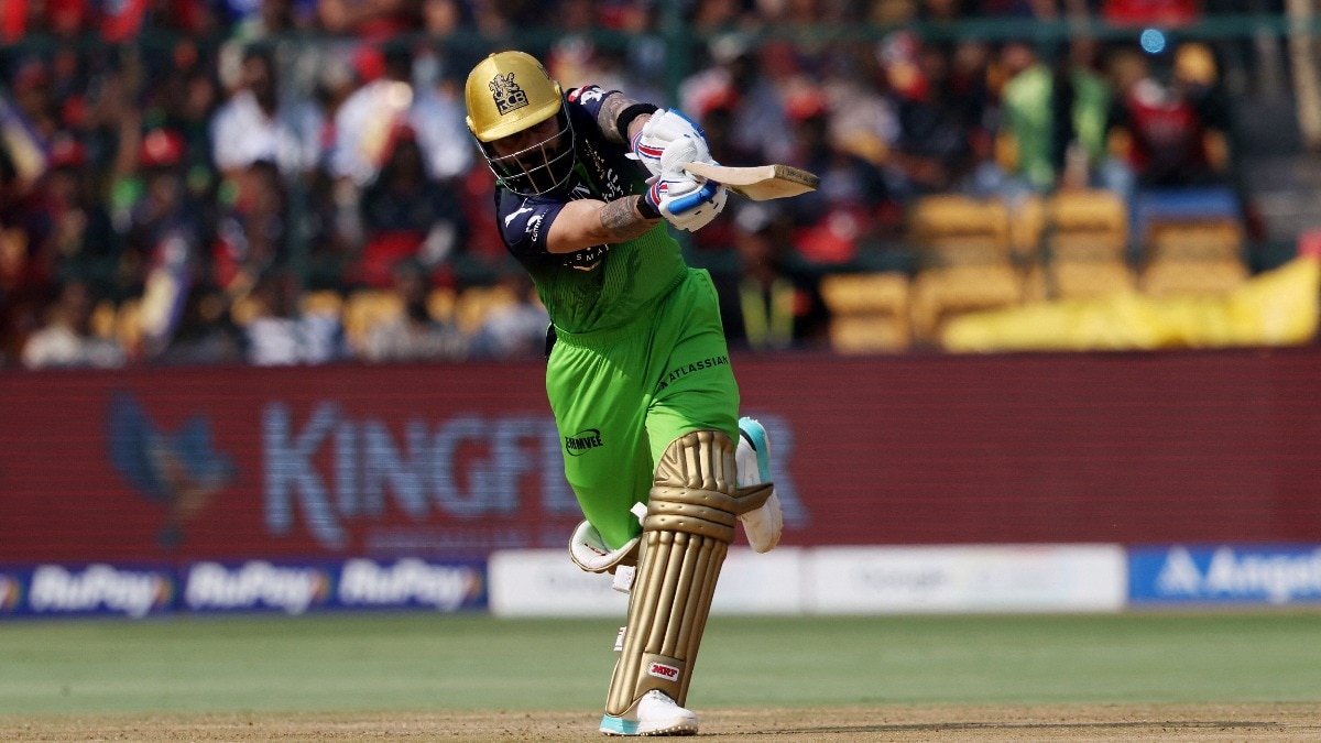 आईपीएल में बेंगलुरु-दिल्ली की टक्कर. (Photo: Reuters))