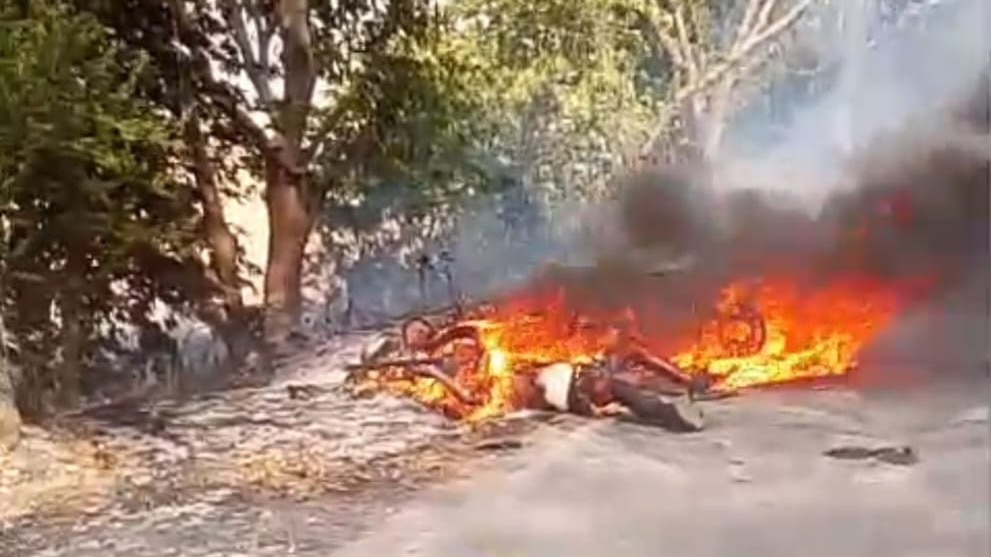 दो बाइकों की आमने-सामने हुई जोरदार भिड़ंत, आग लगने से जिंदा जलकर युवक की मौत