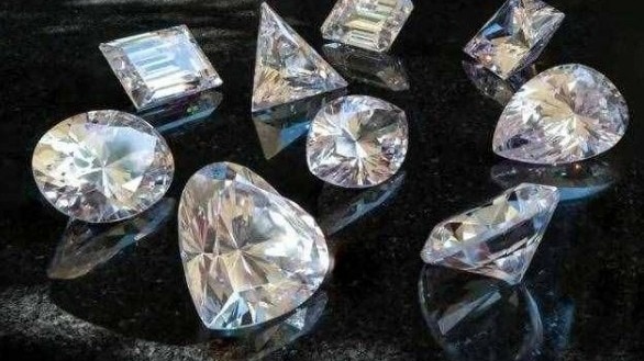 चमकती दौलत की उम्मीद में संघर्ष और खतरे से भरी है हीरा मजदूरों की जिंदगी