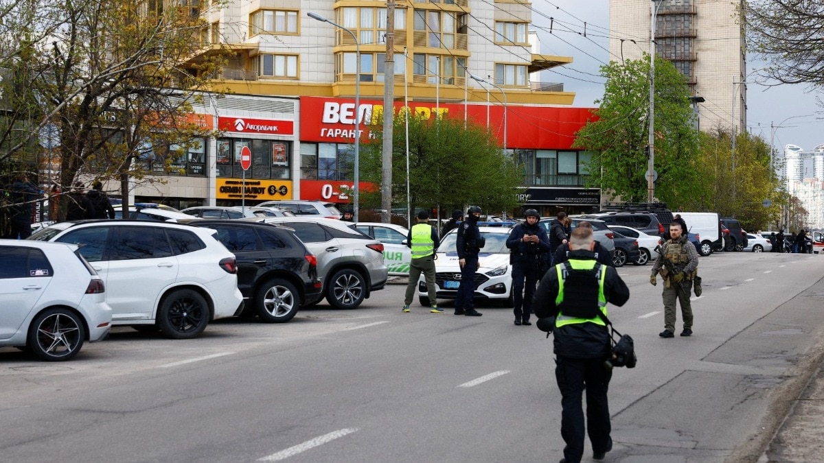 5 killed after gunman opens fire in Kyiv