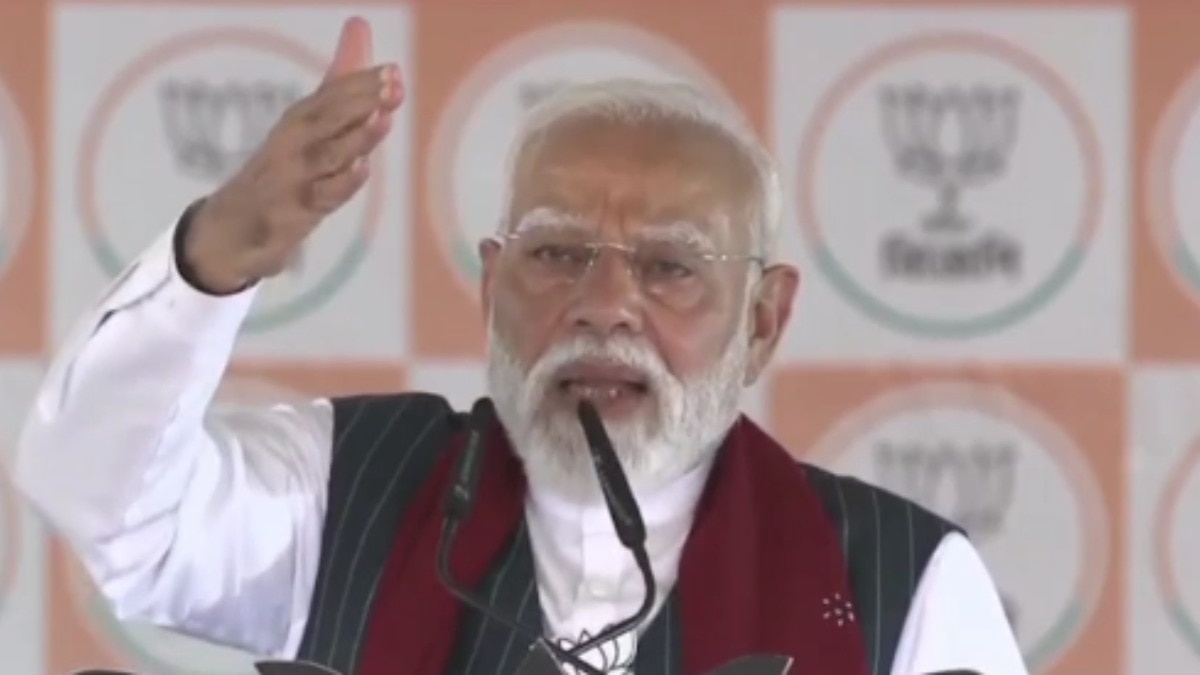 बंगाल में इमोशनल हुए पीएम मोदी, भाषण रोककर बच्चे से बोले- 'आपने मुझे भावुक कर दिया'