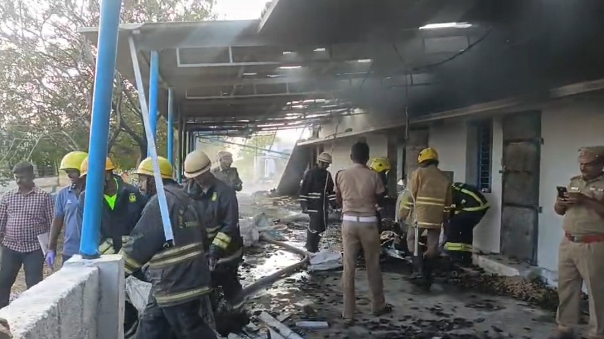 धमाका इतना भीषण था कि आसपास की इमारतें भी क्षतिग्रस्त हो गईं. (Photo: Screengrab)