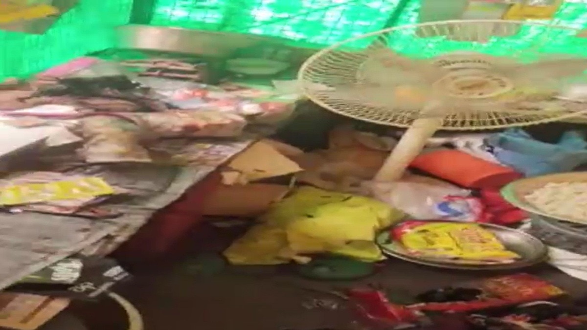 कोटा में पति ने ससुराल की शॉप पर बम से किया हमला. (Photo: Screengrab) 