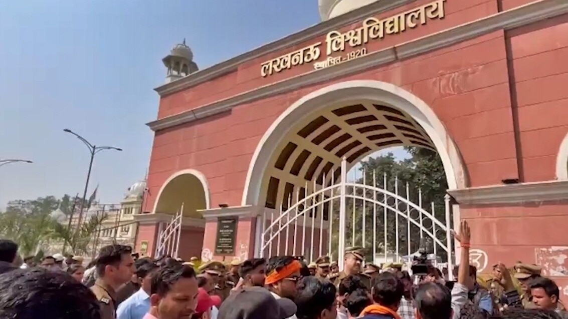 Protest by Hindu organizations at Lucknow University (Photo- Screengrab)