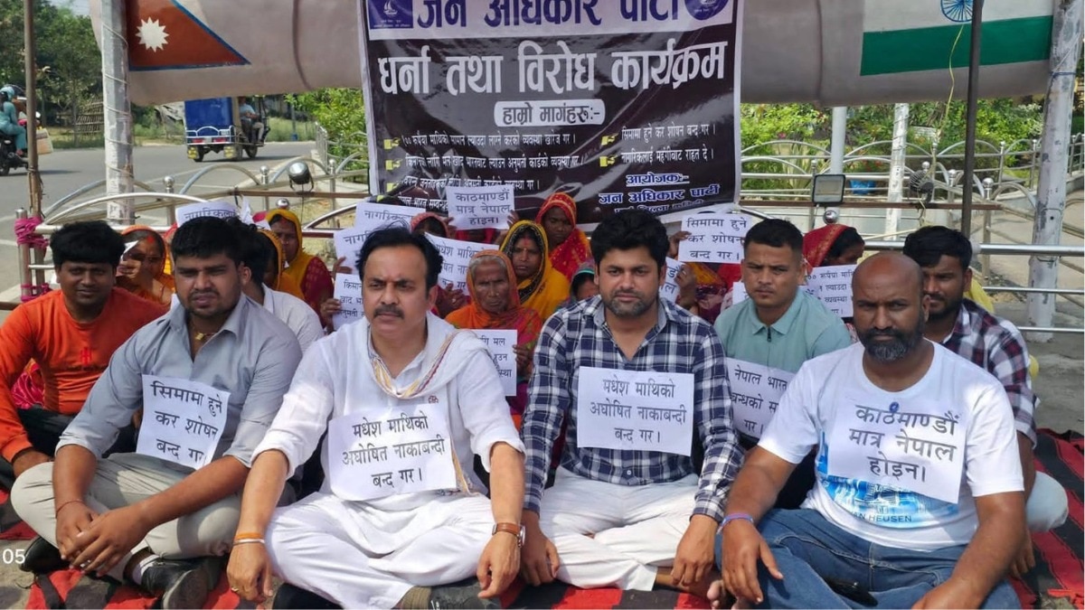 आम लोगों और व्यापारियों में नेपाल सरकार के फैसले से बेचैनी बढ़ गई है (Photo: ITG)