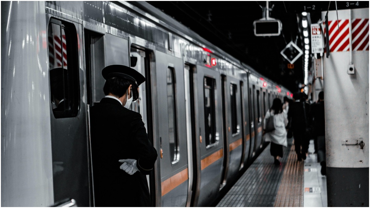 ट्रेन ड्राइवर सेकंड्स के हिसाब से समय का पालन करते हैं (सांकेतिक तस्वीर-Pexel)