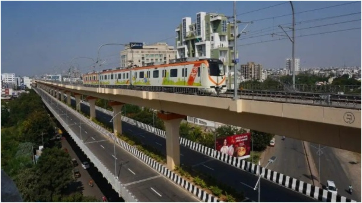 nagpur-metro-youths-turned-train-into-gym-fitness-viral