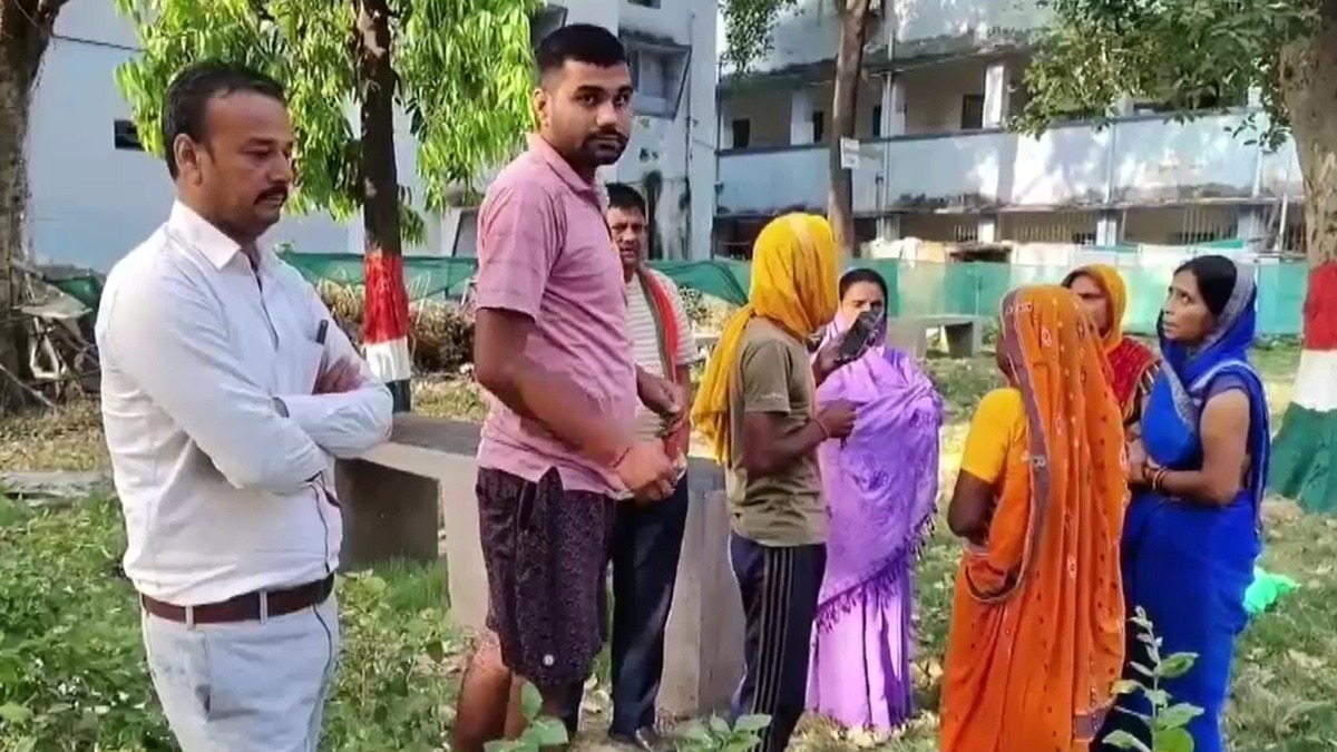 पत्नी की हत्या के बाद आरोपी पति गिरफ्तार (Photo: Screengrab)