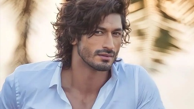 विद्युत ने पढ़ा गायत्री मंत्र, हॉल में पसरा सन्नाटा, मौन दिखे हॉलीवुड स्टार्स