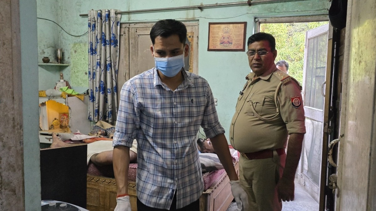 आर्थिक तंगी से परेशान युवक ने पालतू कुत्ते संग जहर पीकर दी जान, कमरे में मिले शव