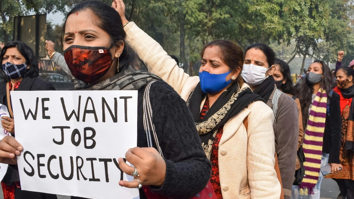 69000 teacher recruitment protest (Photo : Pexels)