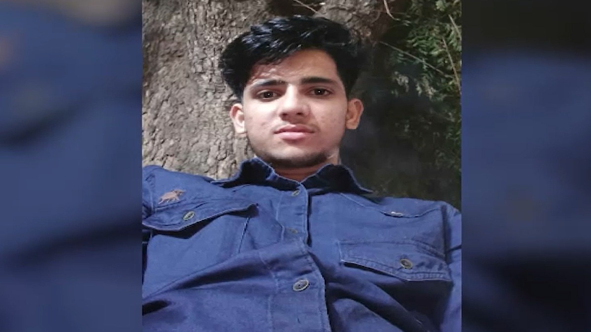  Police Arrive at Home of Accused Involved in Delhi Crime