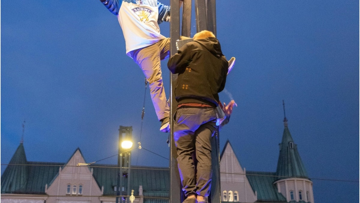 China lamp post challenge viral