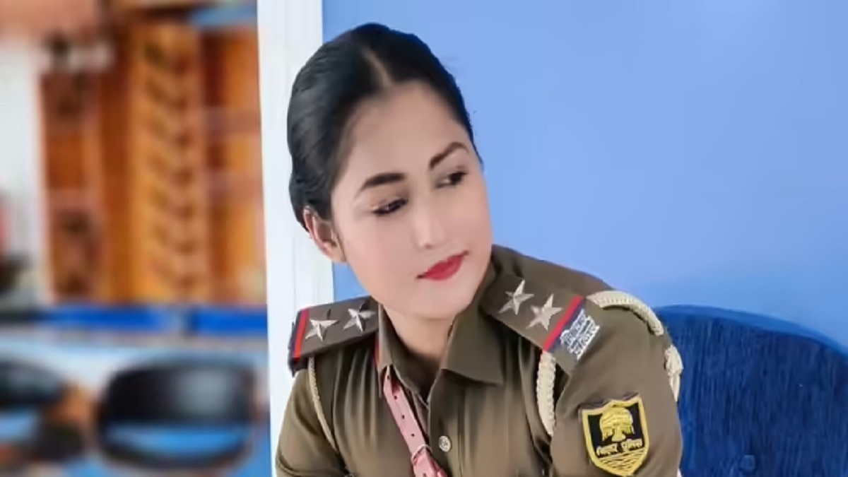 SHO शबाना आजमी लगातार रील बना रही थीं. Photo ITG