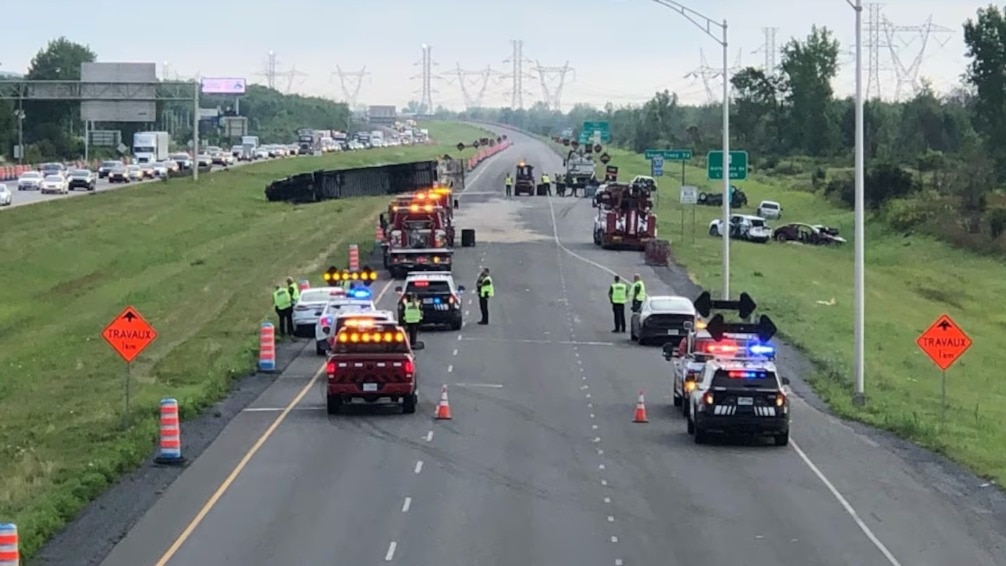 truck accident (Photo-Canadian Press)
