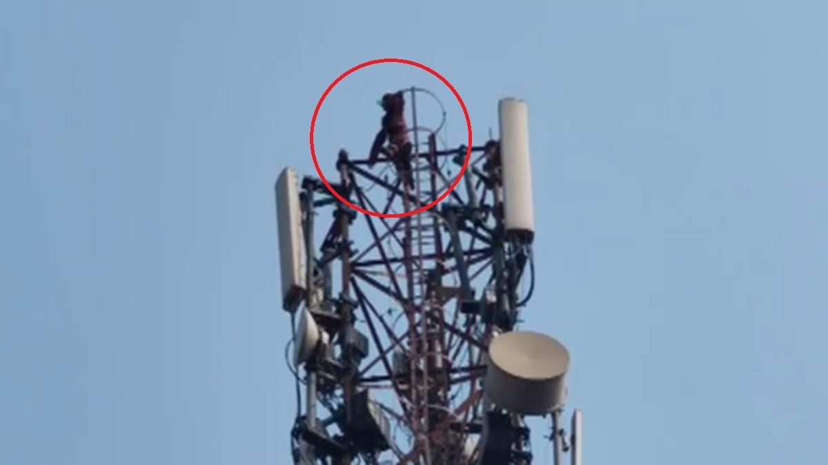 'मेरे जेठ को छोड़ दो बस, वरना नीचे कूद जाऊंगी', टावर पर टॉप पर चढ़ गई महिला