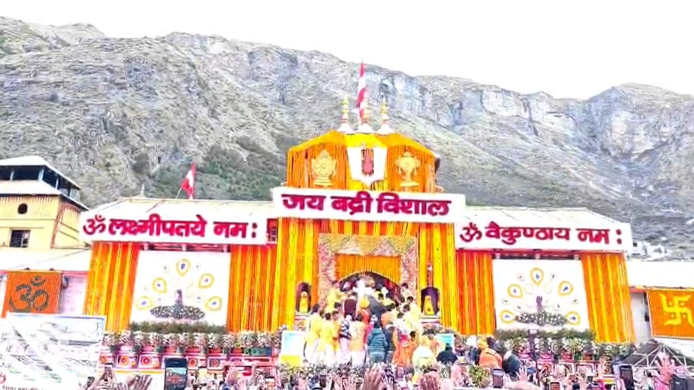 जय बद्री विशाल....खुले बद्रीनाथ धाम के कपाट, भक्तों ने लगाया जयकारा