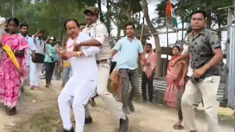 हुमायूं कबीर की कार पर हमला, सुवेंदु सरकार को दौड़ा-दौड़ाकर पीटा, बंगाल वोटिंग में जगह-जगह हिंसा - West Bengal election violence Malda coochbihar Humayun Kabir Murshidabad ...