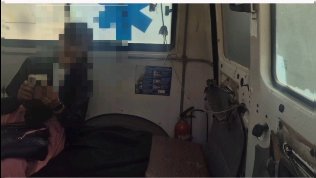 एंबुलेंस चालक को टर्मिनेट कर दिया गया.(Photo: Lokesh Chaurasiya/ITG)