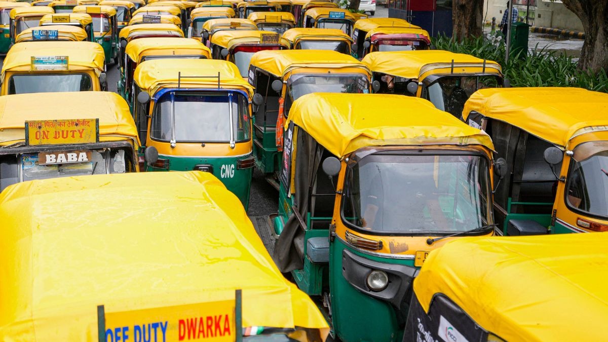 ऑटो रिक्शॉ और टैक्सी ड्राइवर्स का मराठी एग्जाम कराने के फैसले पर सियासत शुरू