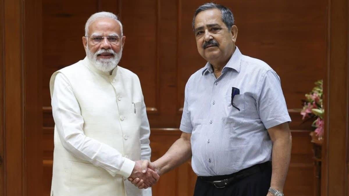 PM मोदी ने अशोक लाहिड़ी को नई जिम्मेदारी के लिए बधाई दी. (Photo: X/(@narendramodi)