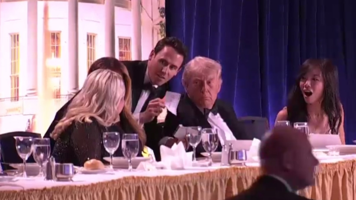 वॉशिंगटन होटल फायरिंग: मेज के नीचे छिपे ट्रंप, घबरा गईं मेलानिया... देखें वॉशिंगटन होटल में अंधाधुंध फायरिंग का VIDEO