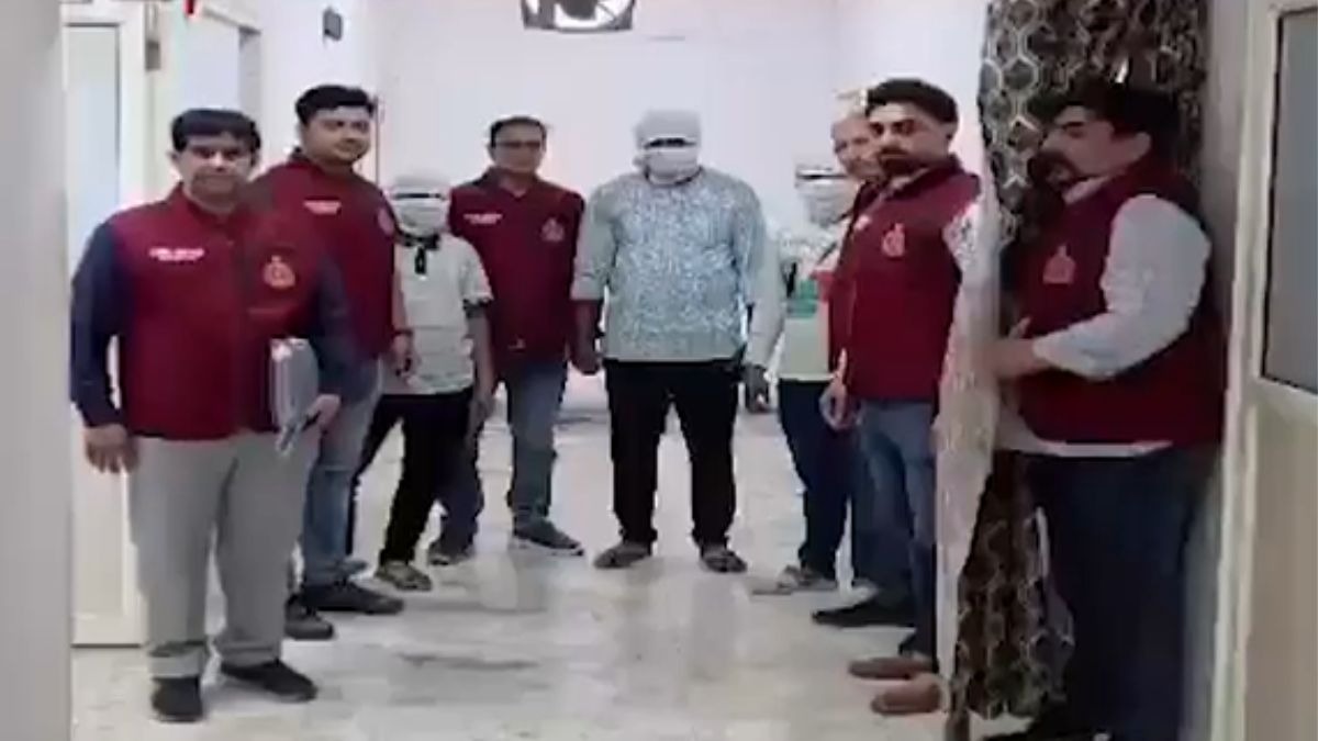 आरोपी बिना किसी लाइसेंस के दिल्ली NCR में सप्लाई करते थे दवाएं. (Photo: Screengrab)