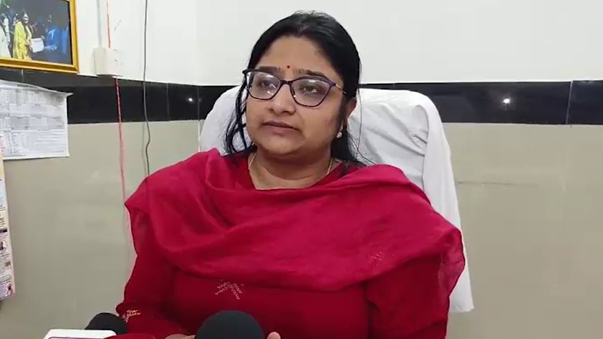 मामले के संबंध में जानकारी देती बीएमओ पिपरिया. रिचा कटवार. (Photo: Screengrab)