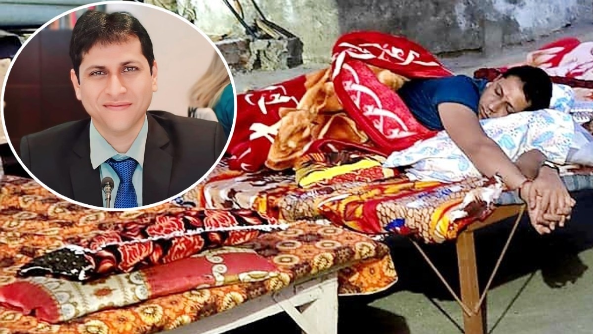 दतिया के बीकर गांव में खुले आसमान के नीचे सोए कलेक्टर.(Photo:ITG)