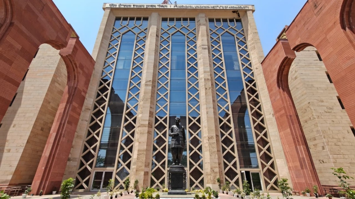 289 करोड़ का कैंपस, छात्र सिर्फ 15, PM मोदी ने खुद काटा था फीता पर...?