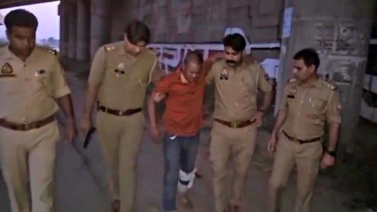 बुलंदशहर ट्रिपल मर्डर: मुख्य आरोपी मयंक का एनकाउंटर, पैर में लगी गोली