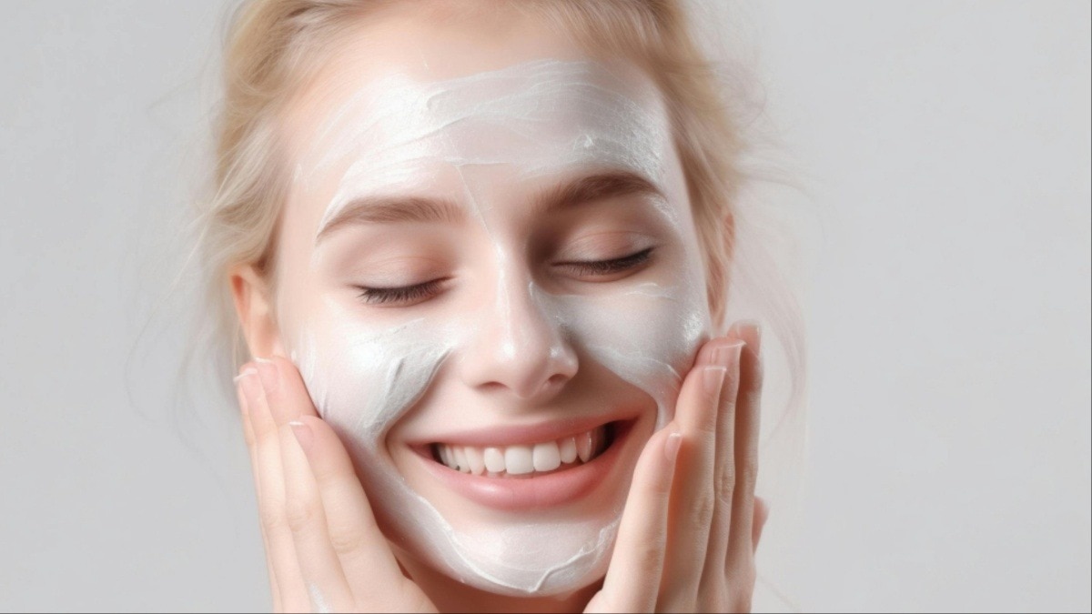 भागदौड़ भरी जिंदगी में भी शीशे-सा चमकेगा चेहरा, बस अपना लें ये रूटीन