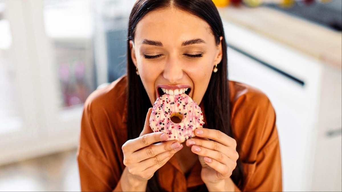 समय से पहले ही आ जाएगा बुढ़ापा, अगर खाना बंद नहीं किया ये 5 चीजें