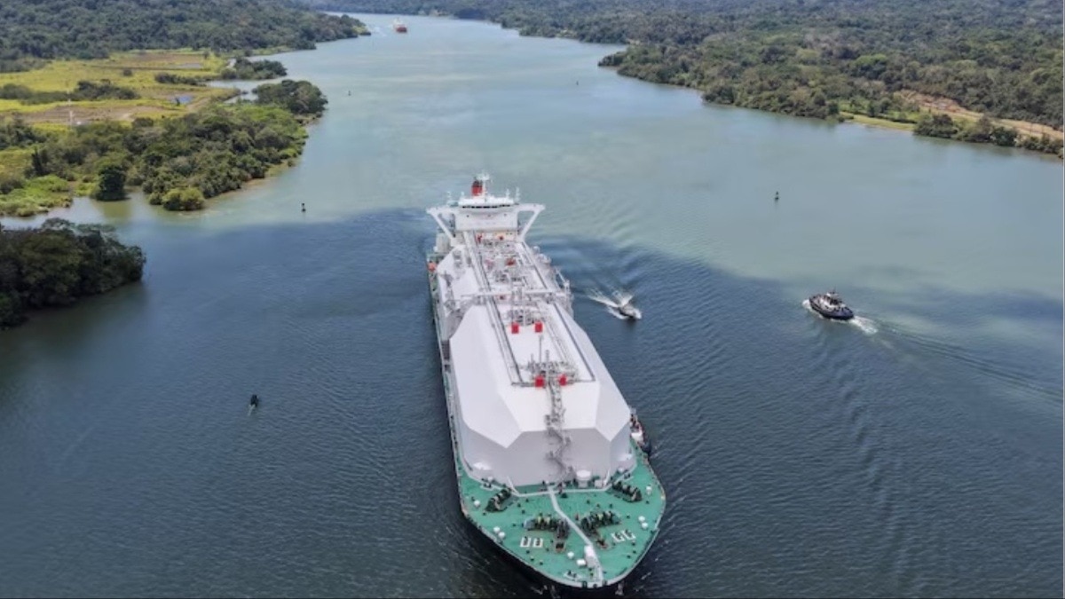 Gas tanker, hormuz closure