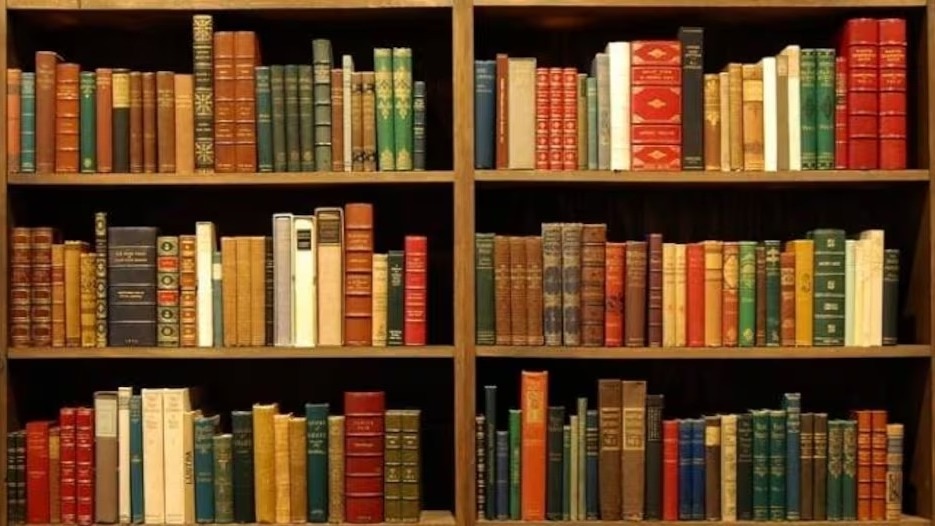 UP: इस विश्वविद्यालय बड़ा घोटाला, प्रोफेसर ने पिता की लिखी खरीद दी 33 करोड़ की किताबें