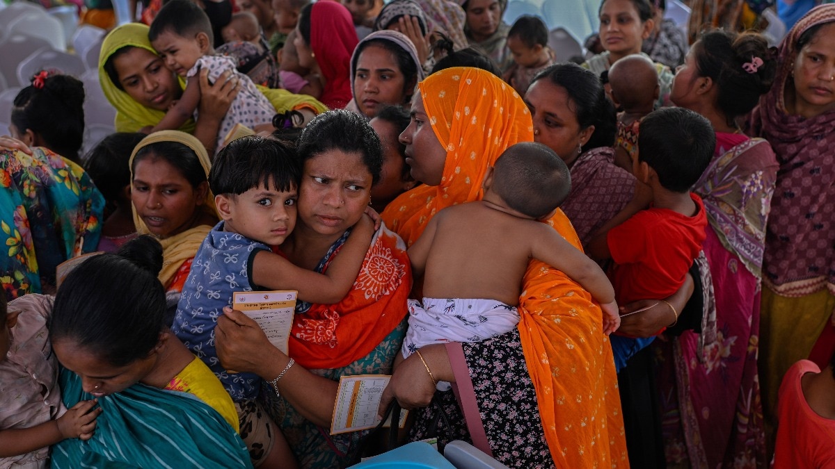 बांग्लादेश: 'खसरे से 250 से ज्यादा बच्चों की मौत', घिरे यूनुस के देश छोड़ने पर लगेगी रोक?
