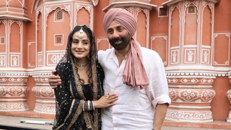 जब बॉबी ने अमीषा को लगाया गले, च‍िल्लाए लोग- 'छोड़ उसे, तेरे भाई की अमानत है'